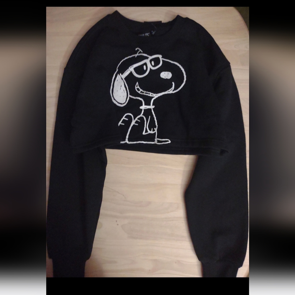 Peanuts Snoopy Smiling Glasses White Outline Black Crop Sweatshirt y2k Retro
